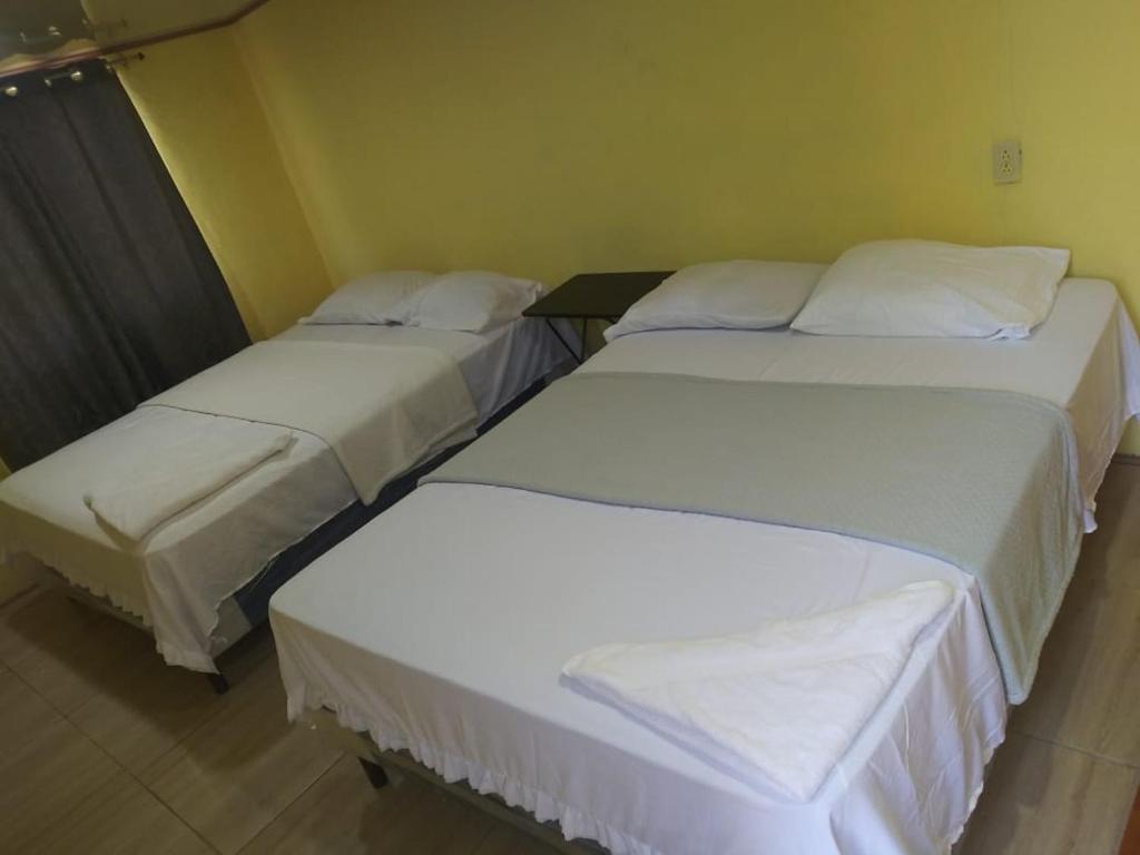 Postel nebo postele na pokoji v ubytování Hostal Rudy's Beach
