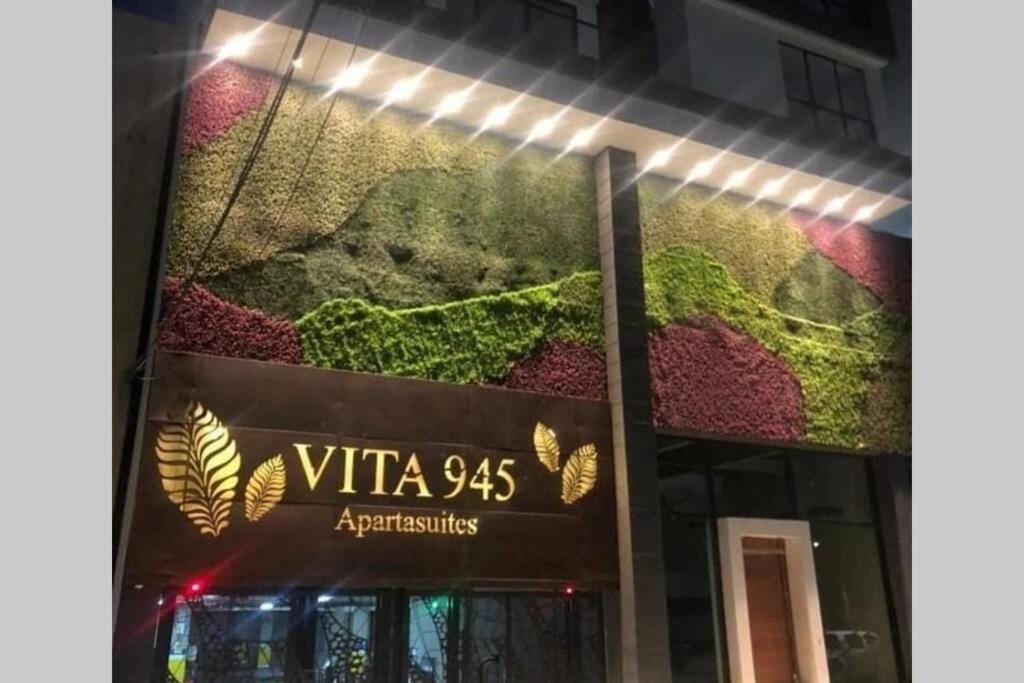 a sign on the side of a building at Exclusivo - Aparta Suites VITA 945. Para estrenar! in Gaira