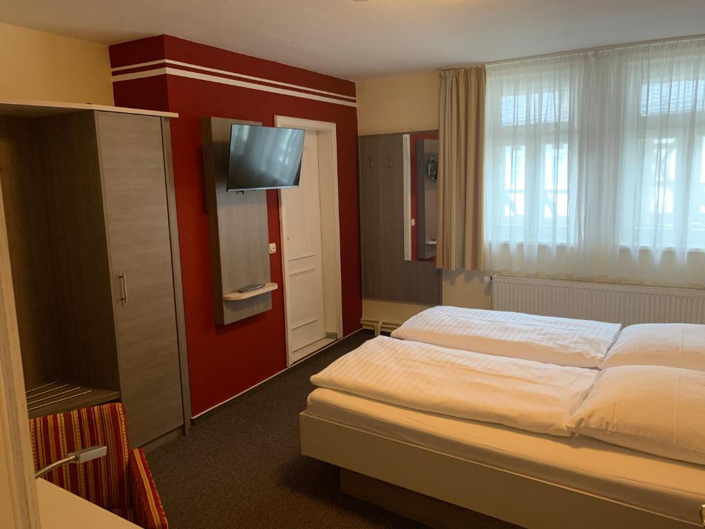 Postel nebo postele na pokoji v ubytování Hotel Goldene Krone