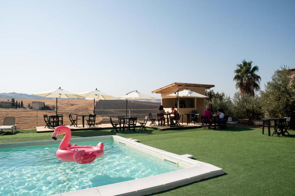Bazén v ubytování B&B Villa Kairos nebo v jeho okolí