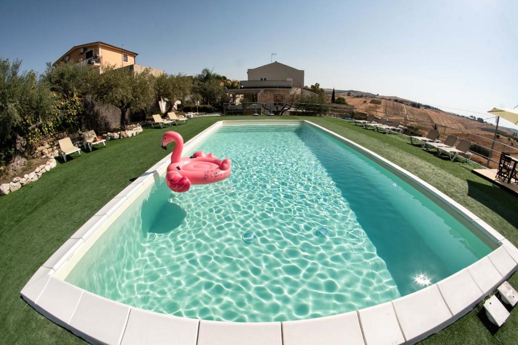 Bazén v ubytování B&B Villa Kairos nebo v jeho okolí