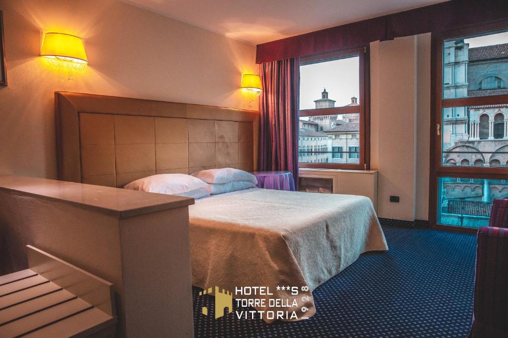 Postel nebo postele na pokoji v ubytování Hotel Torre della Vittoria 1928