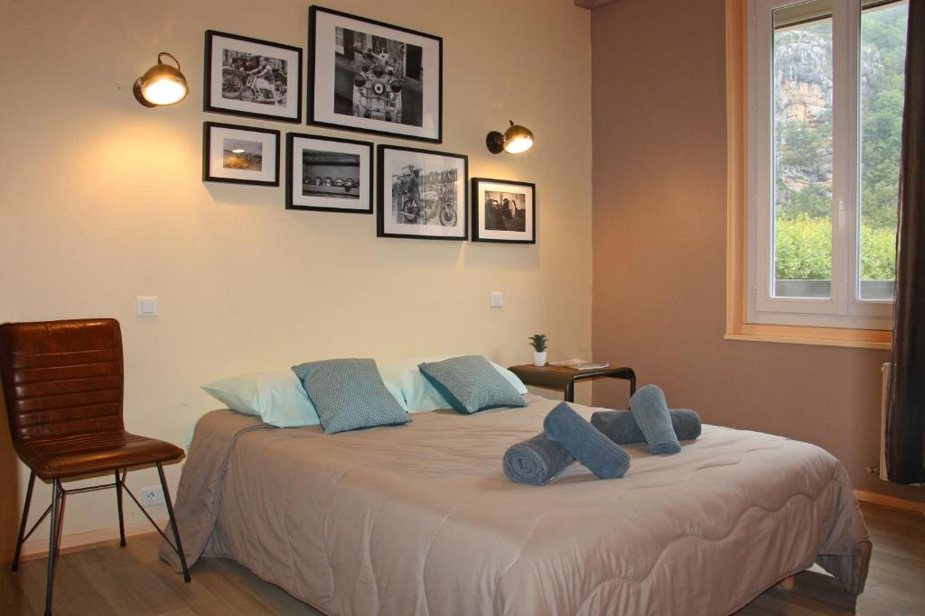 Postel nebo postele na pokoji v ubytování Hôtel des Bateliers