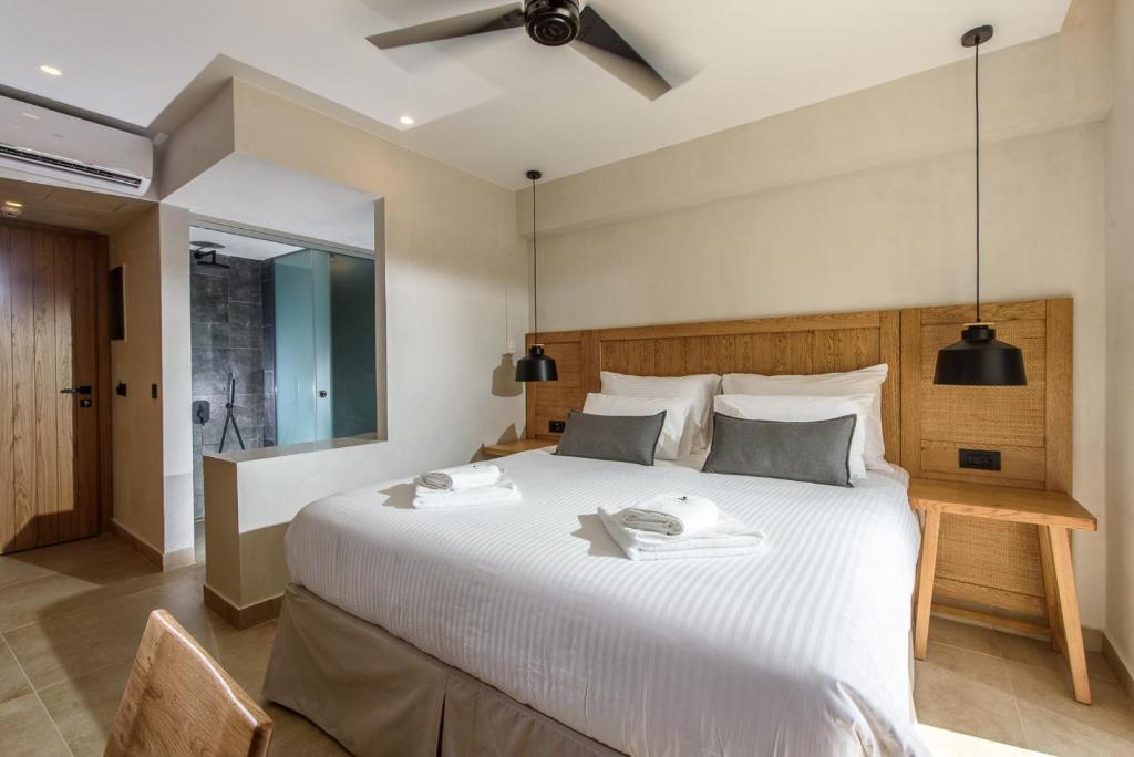 Postel nebo postele na pokoji v ubytování AneSea Hotel