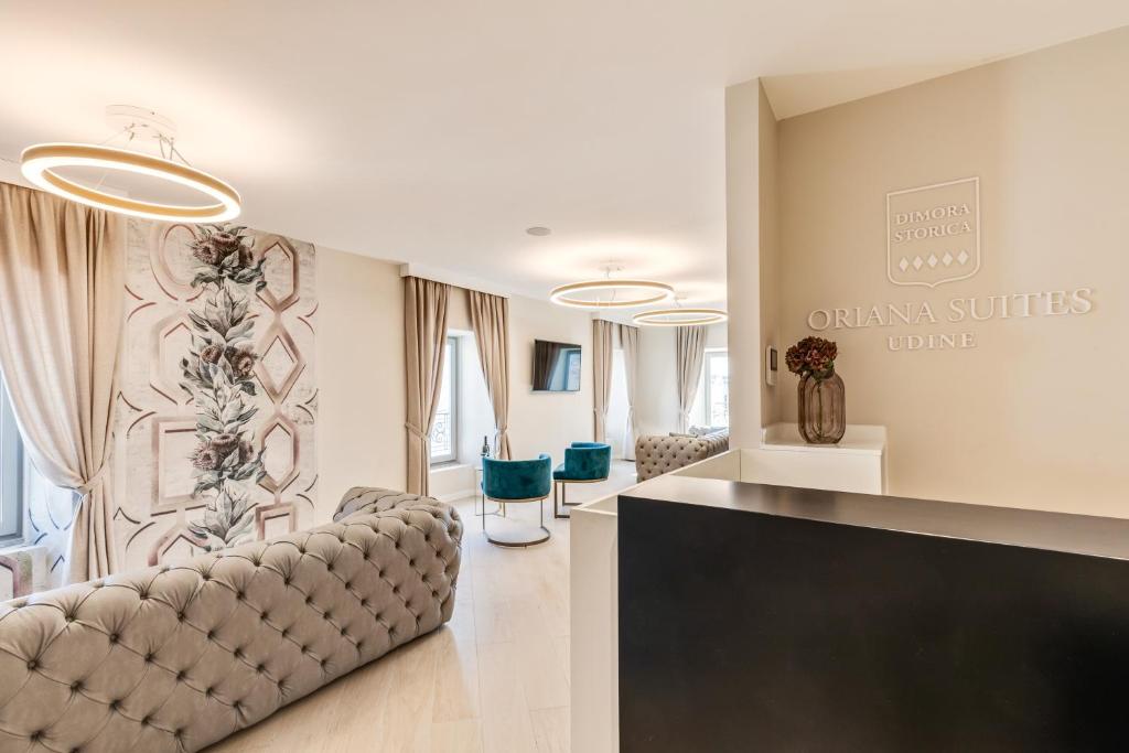 a salon with a couch and chairs in a room at Oriana Homèl Udine in Udine