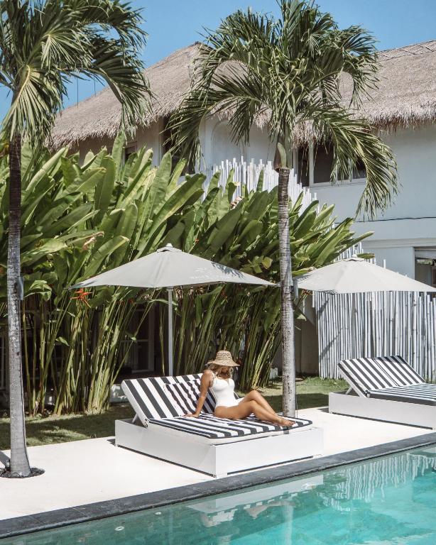 Bazén v ubytování White Palm Hotel Uluwatu Bali nebo v jeho okolí