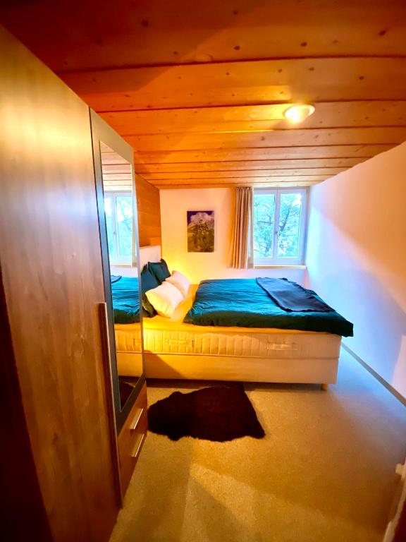Postel nebo postele na pokoji v ubytování Appartement Aareschlucht- Grandiose Aussicht für 2-6 pers.