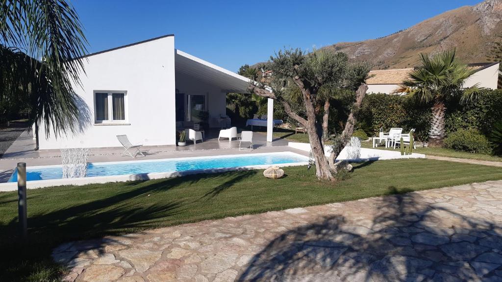 Villa con piscina y casa en Eucalipto new private pool, en Castellammare del Golfo