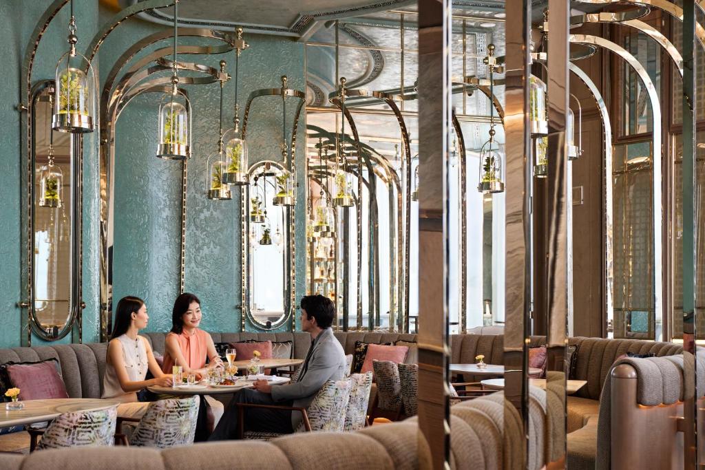 Ospiti di Four Seasons Hotel Hong Kong