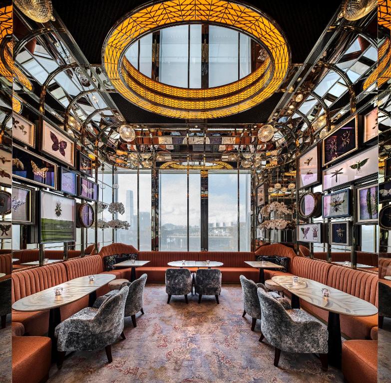 Area soggiorno di Four Seasons Hotel Hong Kong