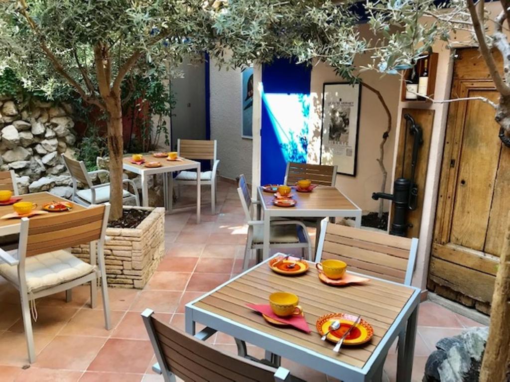 Hôtel Le Colbert - Resim 3