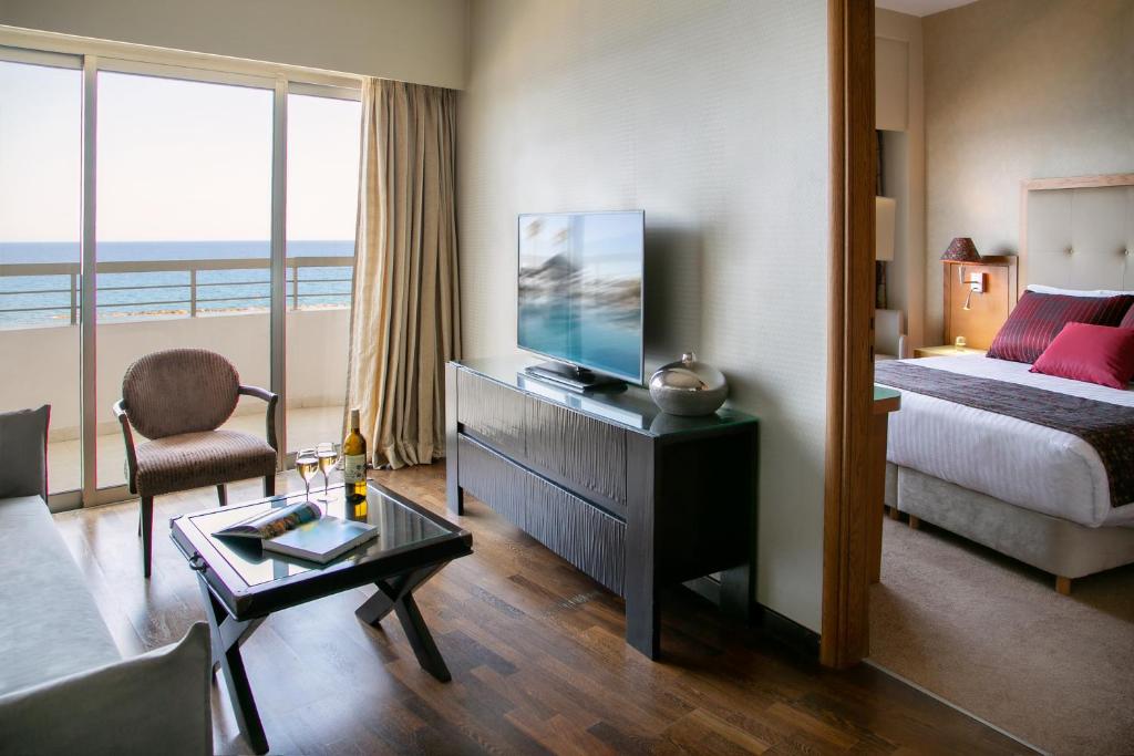 Postel nebo postele na pokoji v ubytování Atlantica Miramare Beach