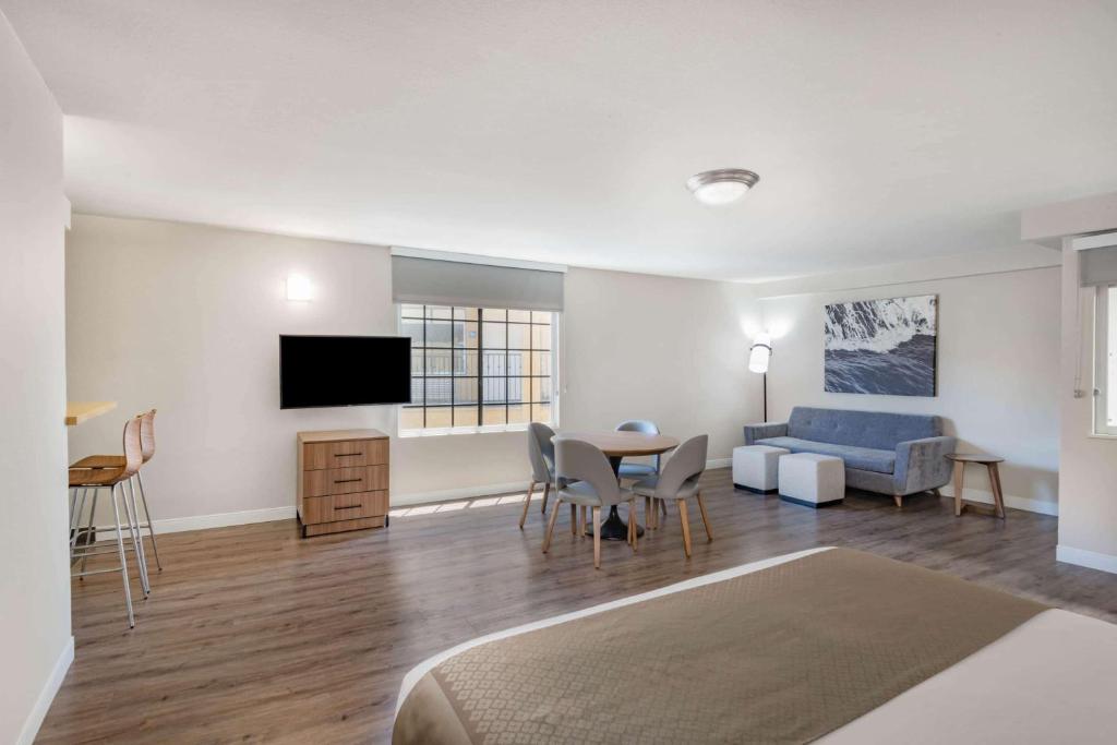 Wyndham Garden San Diego near SeaWorld photo