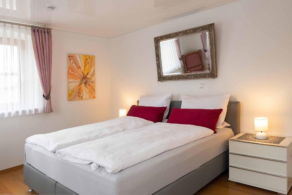 Postel nebo postele na pokoji v ubytování Ferienwohnung Nesselbachtal