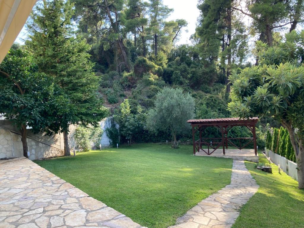 Κήπος έξω από το Villa Elani