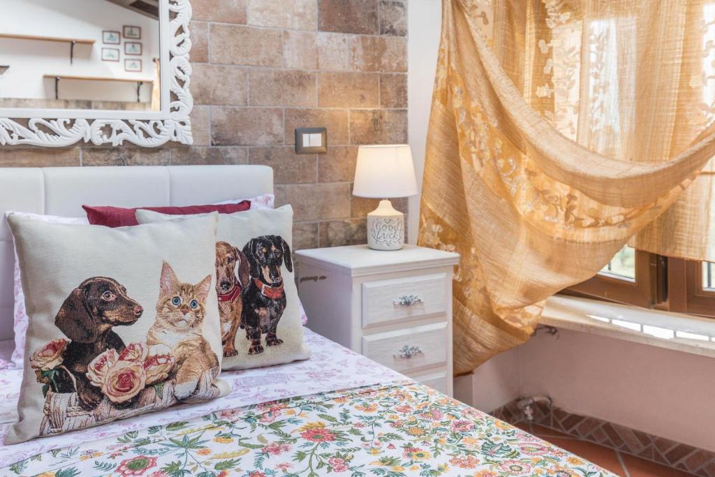 A bed or beds in a room at Le Case di Erminia Country Valeggio