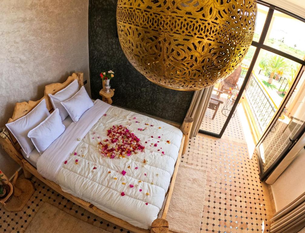 Postel nebo postele na pokoji v ubytování kasbah yu palace