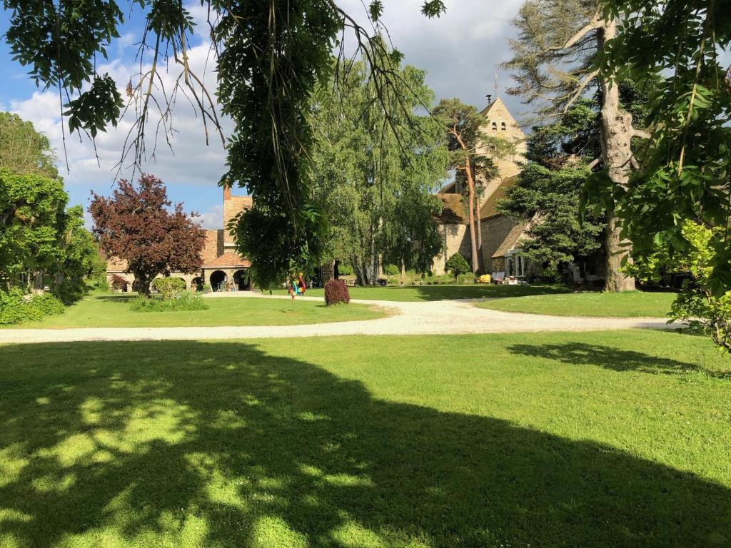 A garden outside Le Prieuré de Bazainville