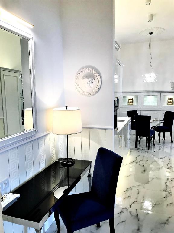 Posezení v ubytování MONDRIAN Luxury Suites & Apartments Market Square IV