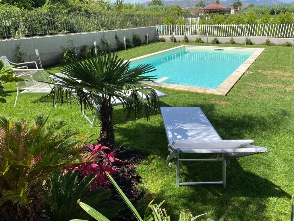 The swimming pool at or close to Artaleammare