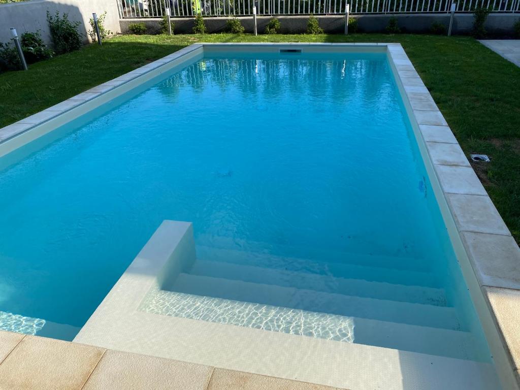 The swimming pool at or close to Artaleammare