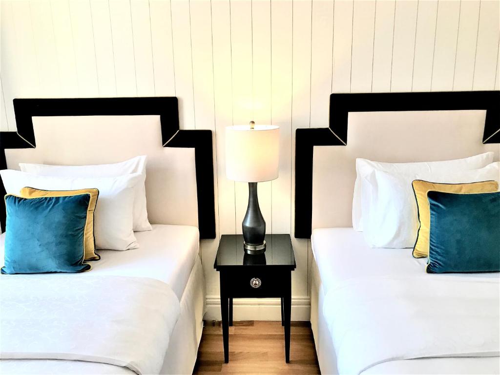 Postel nebo postele na pokoji v ubytování MONDRIAN Luxury Suites & Apartments Market Square IV