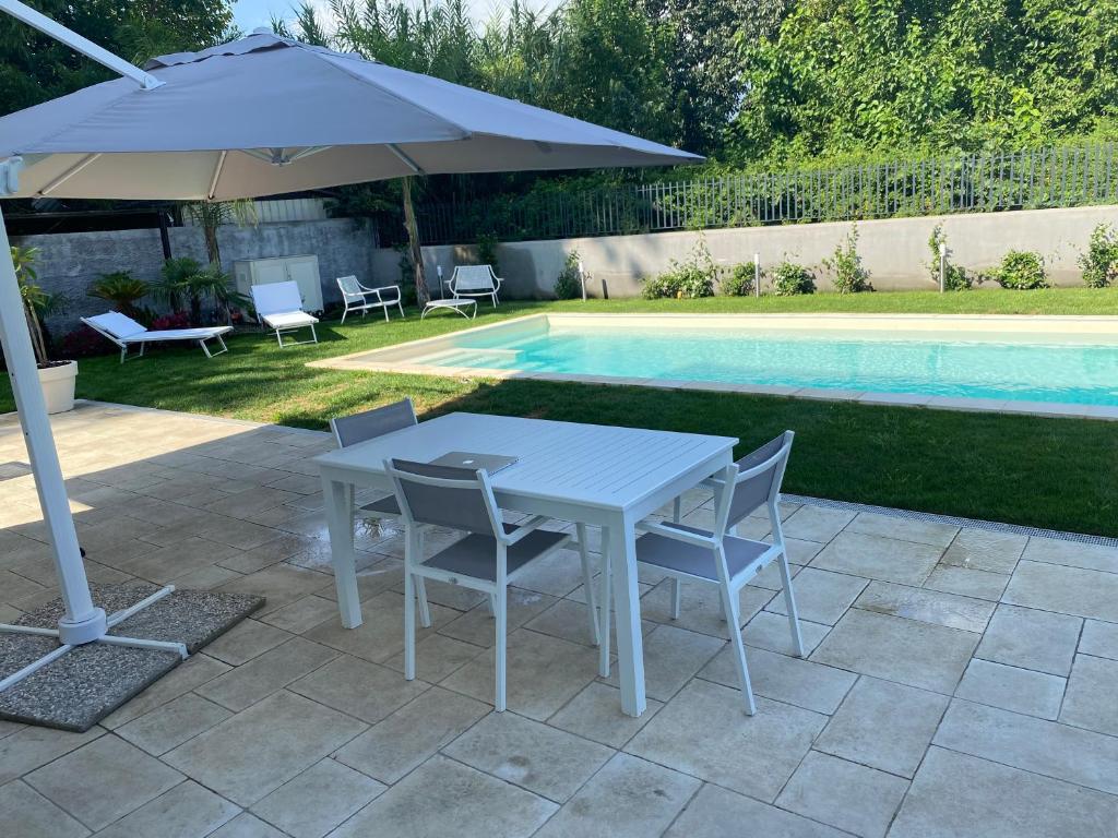 The swimming pool at or close to Artaleammare