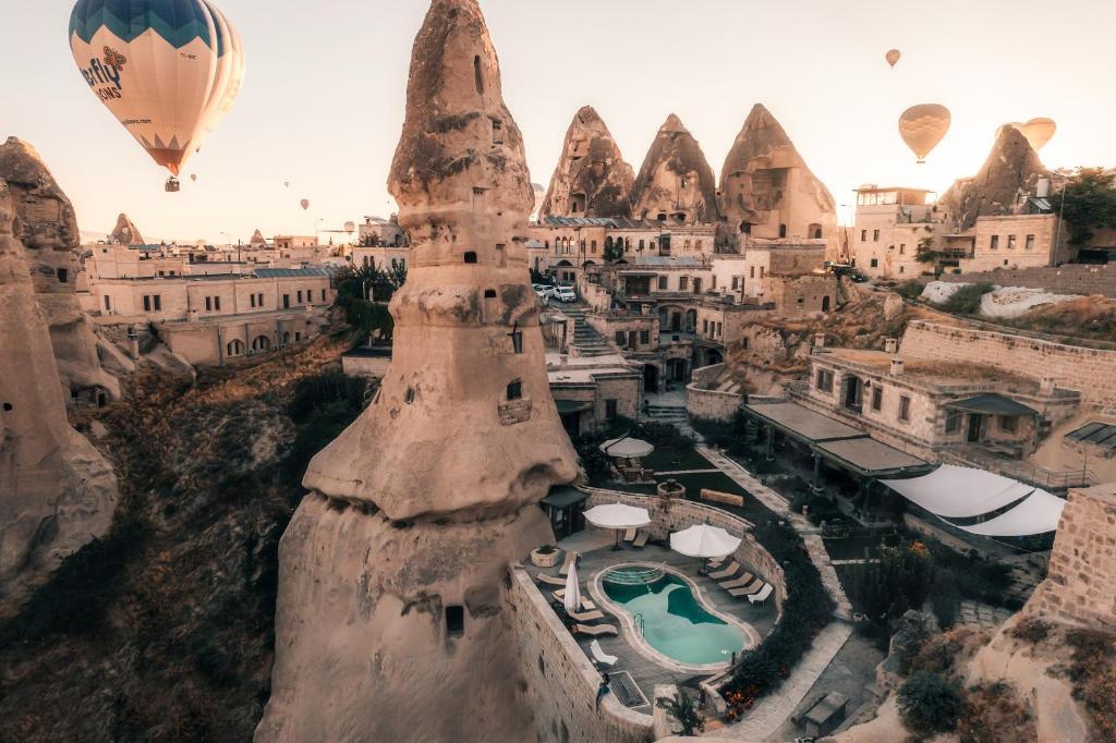 Aza Cave Cappadocia Adult Hotelの敷地内または近くにあるプール