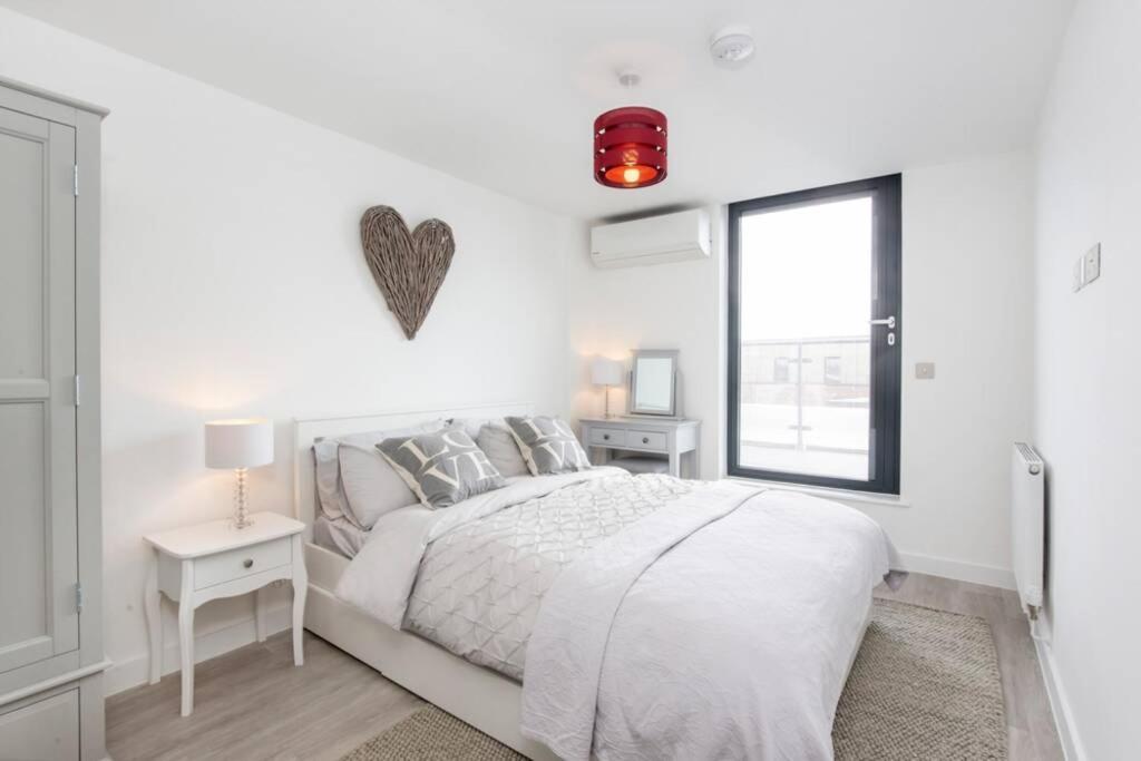 2 Bedroom Penthouse - large balcony - Minster view 7