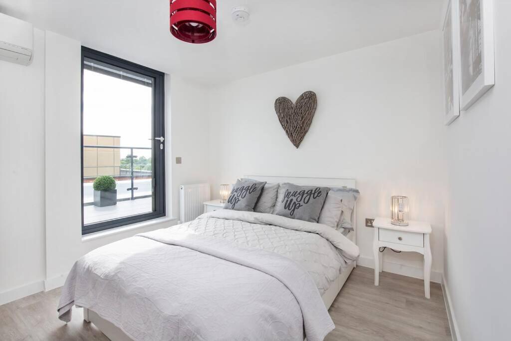 2 Bedroom Penthouse - large balcony - Minster view 2
