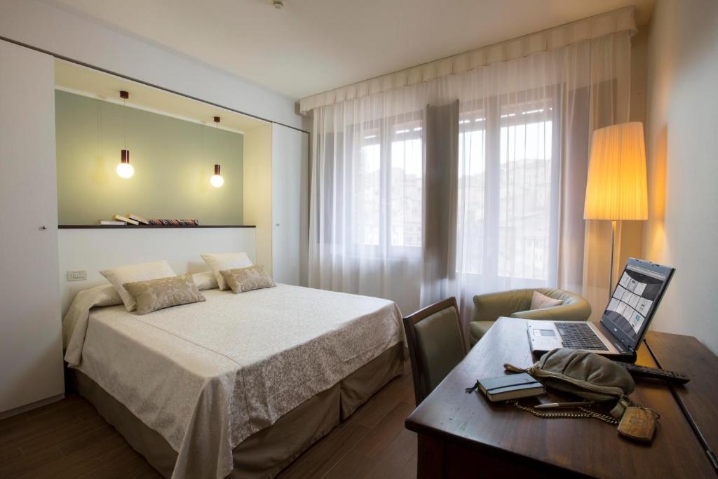 Postel nebo postele na pokoji v ubytování Hotel Alma Domus