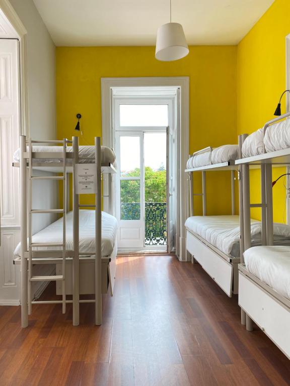 Safestay Lisbon Bairro Alto - 6床混合宿舍间
