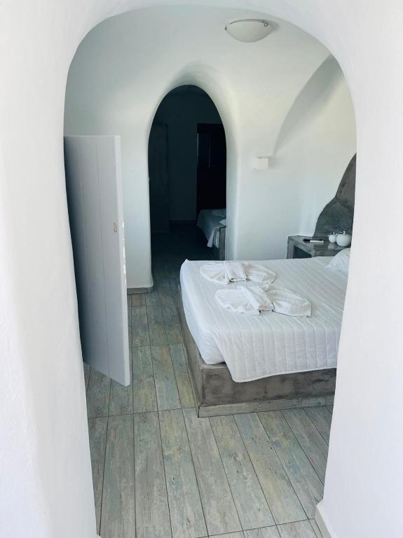 Loucas on the Cliff - Resim 12