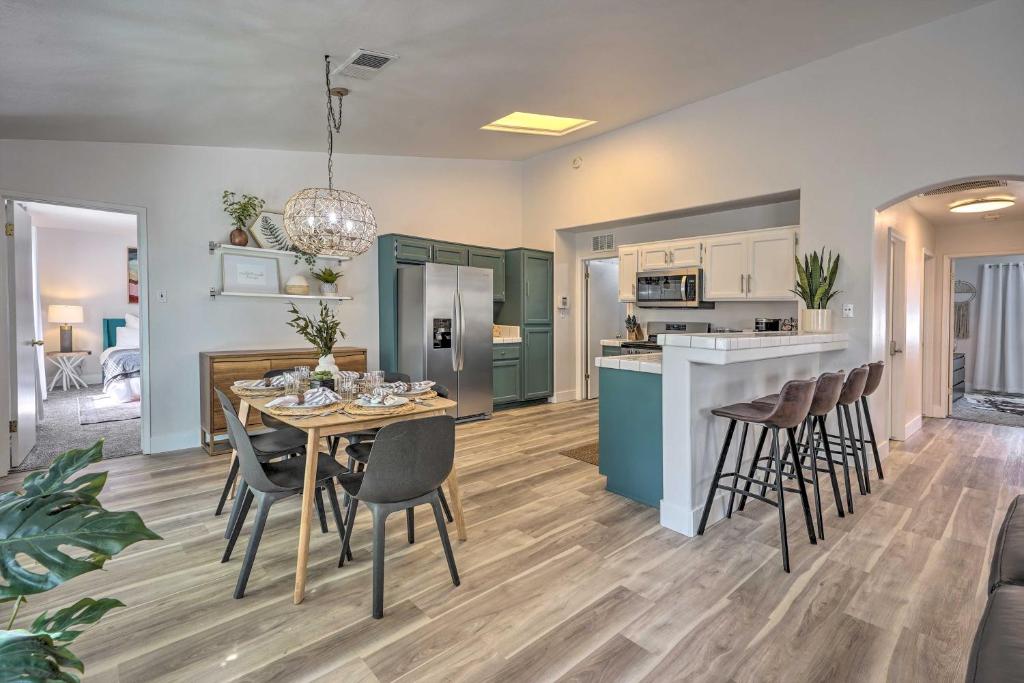 Stylish Bakersfield Getaway with Pool Table! - 度假屋