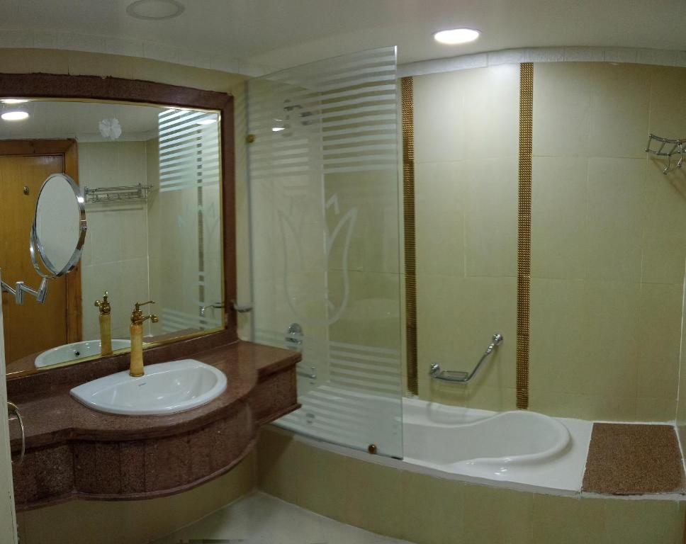 Bagno di Regency Pyramids Hotel
