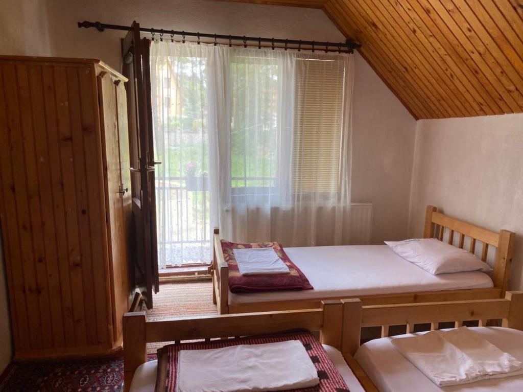 Postel nebo postele na pokoji v ubytování Apartments Vuković