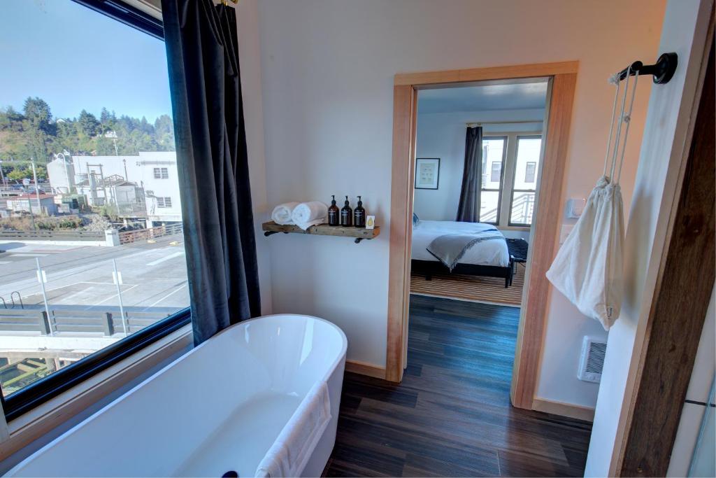 Koupelna v ubytování Bowline Hotel