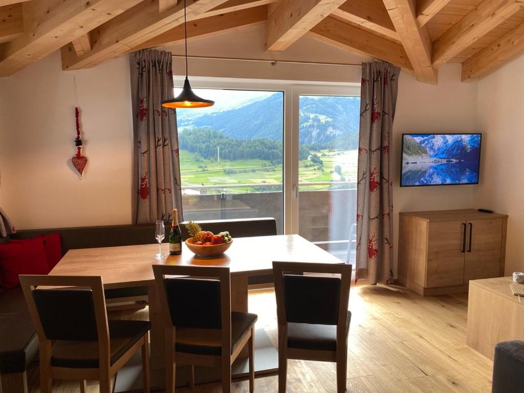 Televízia a/alebo spoločenská miestnosť v ubytovaní Mountain Apart Nauders