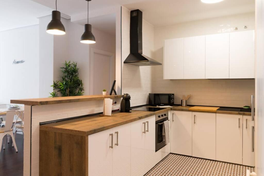 Kuchnia lub aneks kuchenny w obiekcie New Station by Staynnapartments