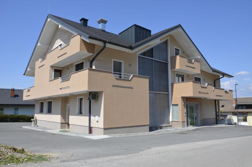 Budova, kde se hotel nachází