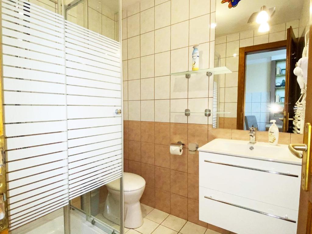A bathroom at Apartman Siesta Bük - Bükfürdő
