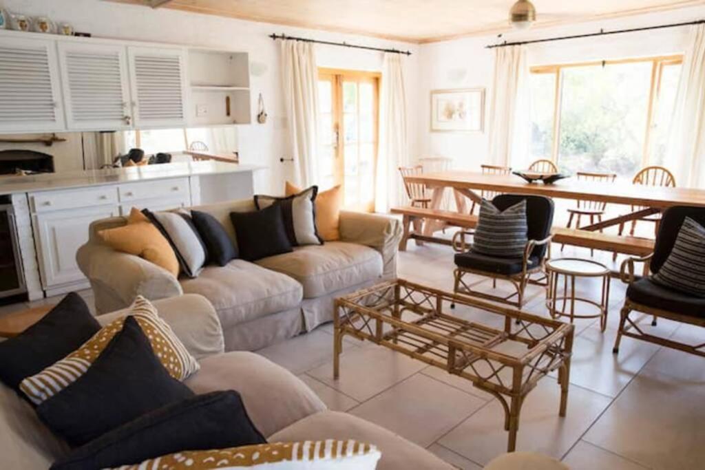 Η κουζίνα ή μικρή κουζίνα στο Ossies Kloof - Living The Breede