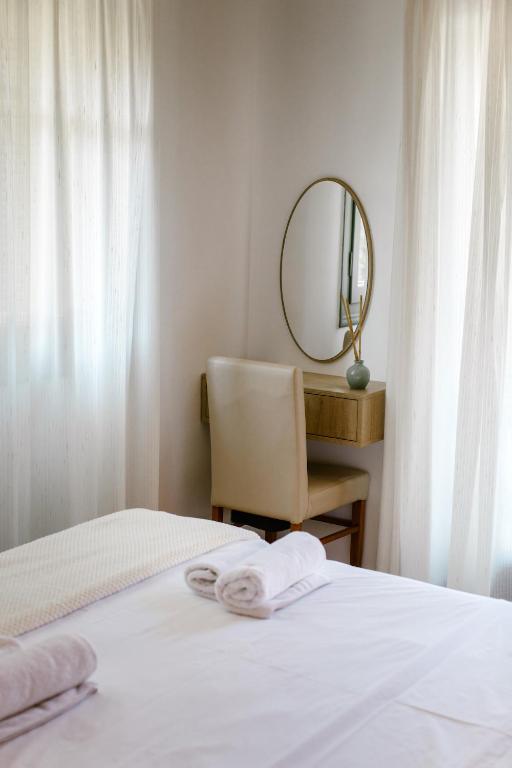 Postel nebo postele na pokoji v ubytování Olympos Hotel