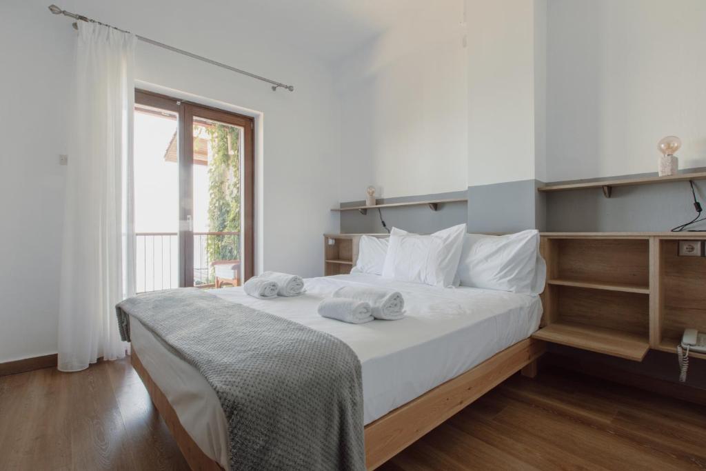 Postel nebo postele na pokoji v ubytování Olympos Hotel