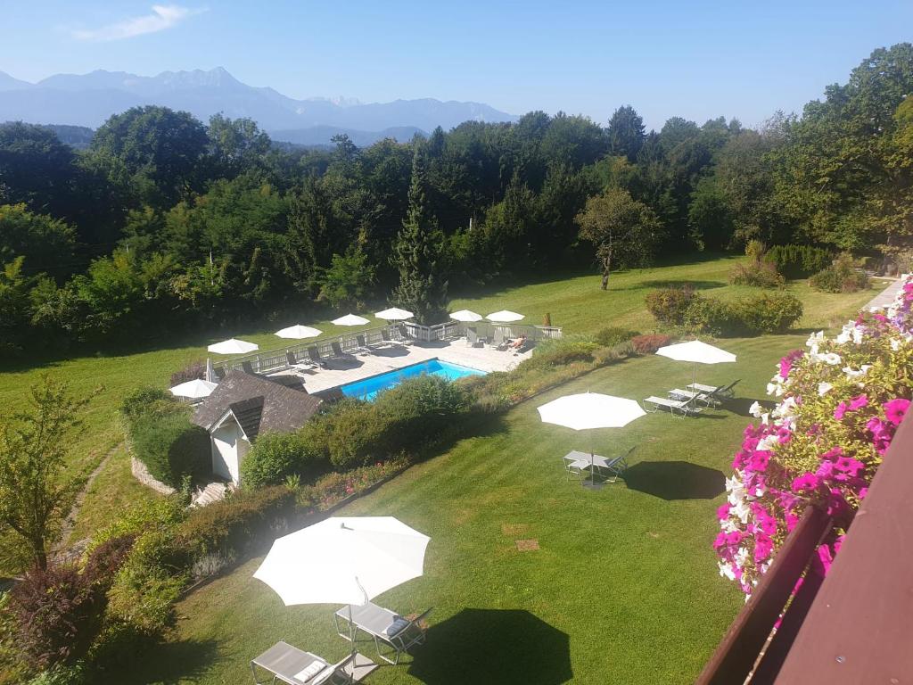 an aerial view of a resort with a pool and umbrellas at Hotel Garni Wurzer in Velden am Wörthersee