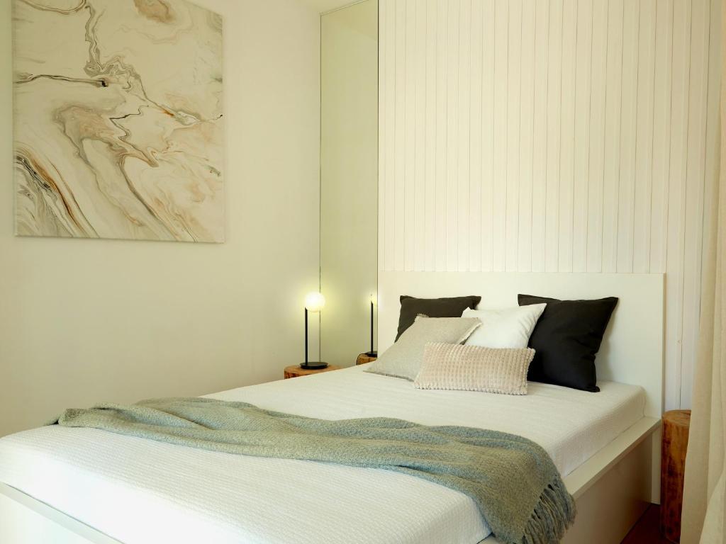 Postel nebo postele na pokoji v ubytování About Art Apartments