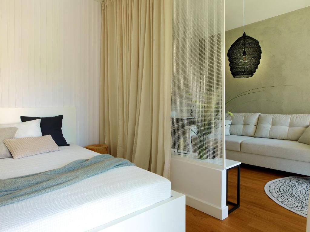 Postel nebo postele na pokoji v ubytování About Art Apartments