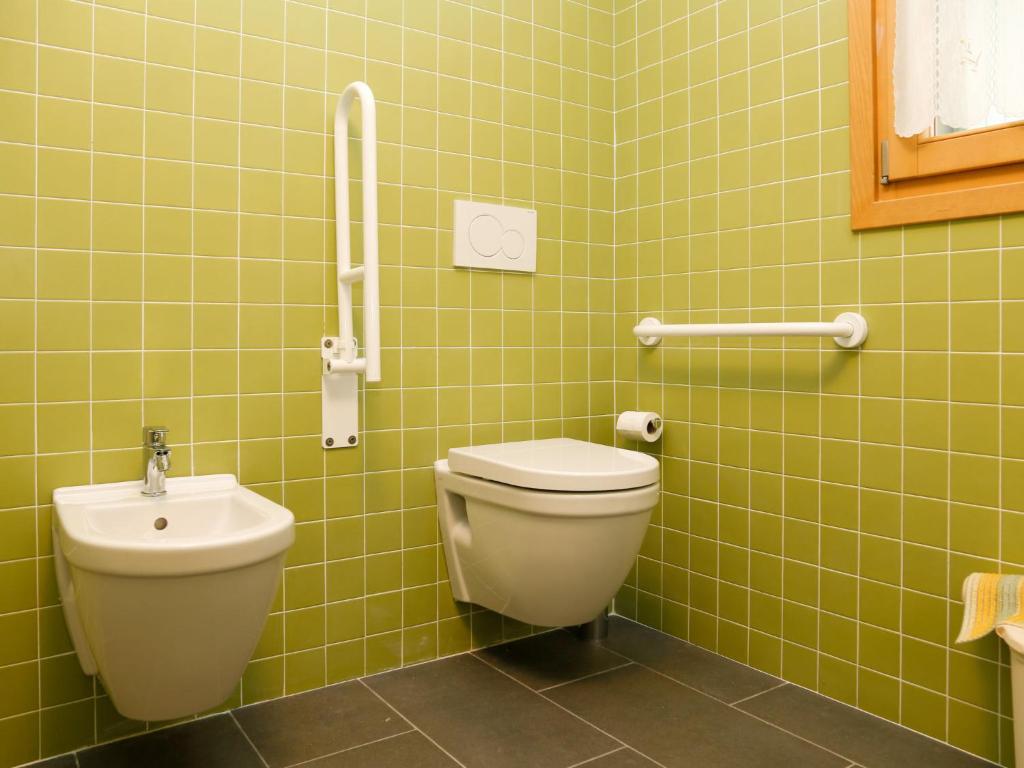 Kúpeľňa v ubytovaní Apartment App- A - Cjase Fravins by Interhome