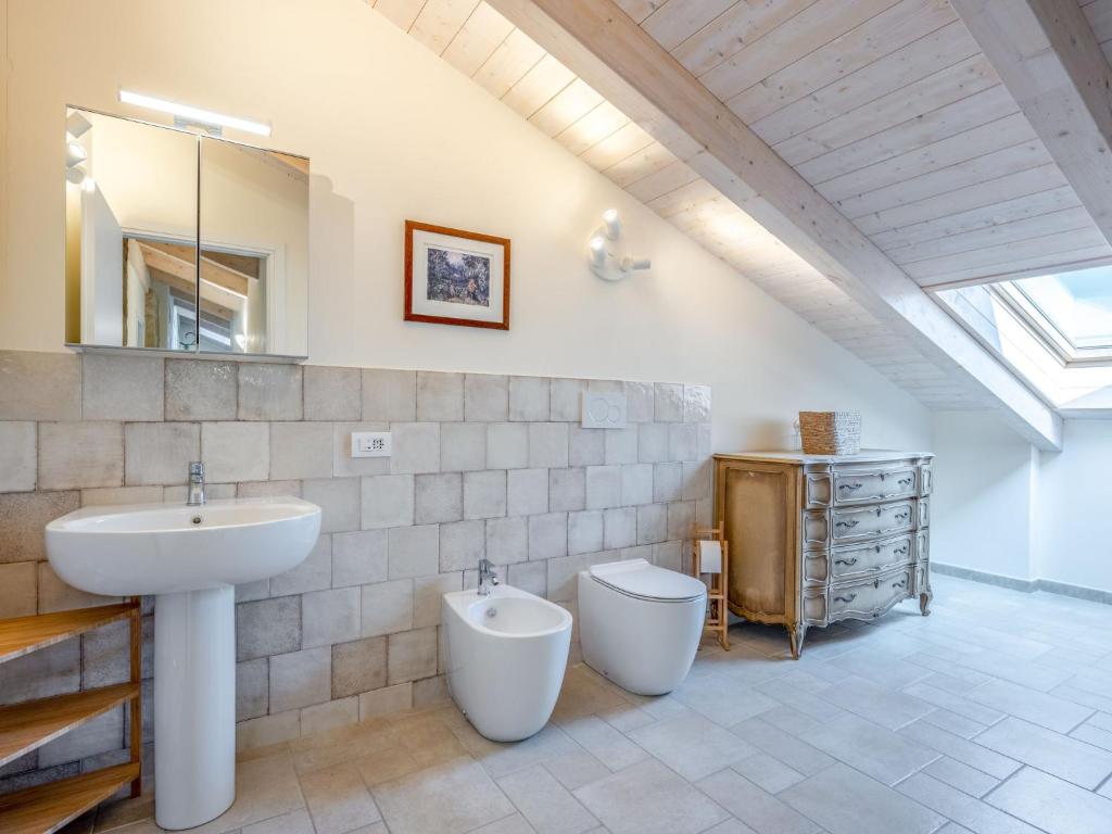 Łazienka w obiekcie Holiday Home Casa Chiara - SIC400 by Interhome