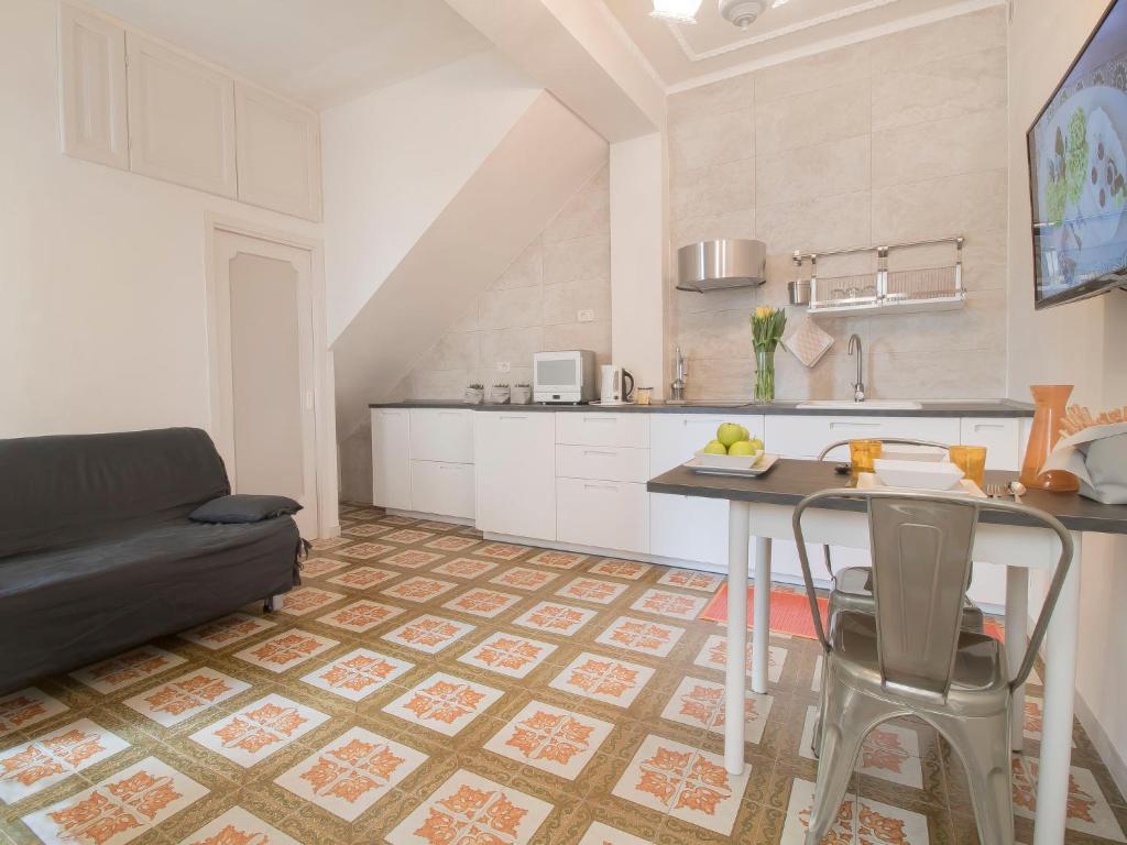 Kuchyňa alebo kuchynka v ubytovaní Apartment Aloe by Interhome